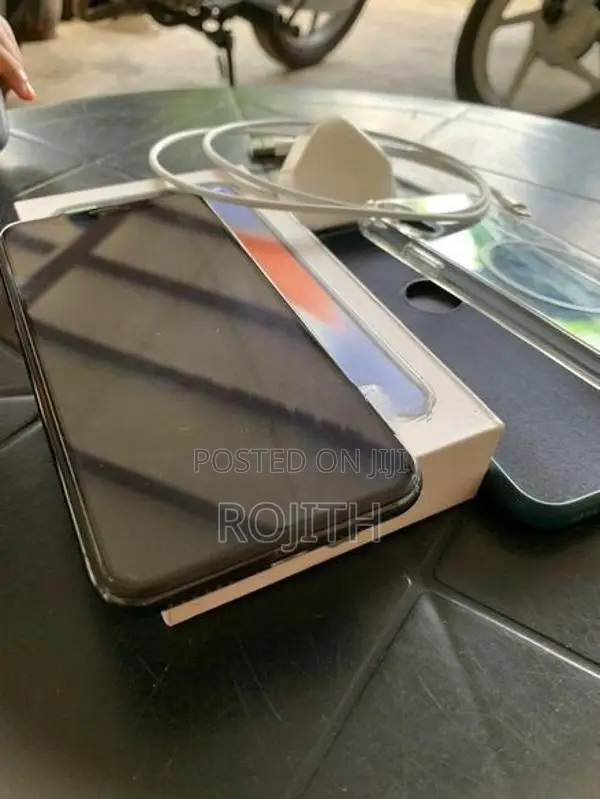 Apple iPhone X 256GB (Used)