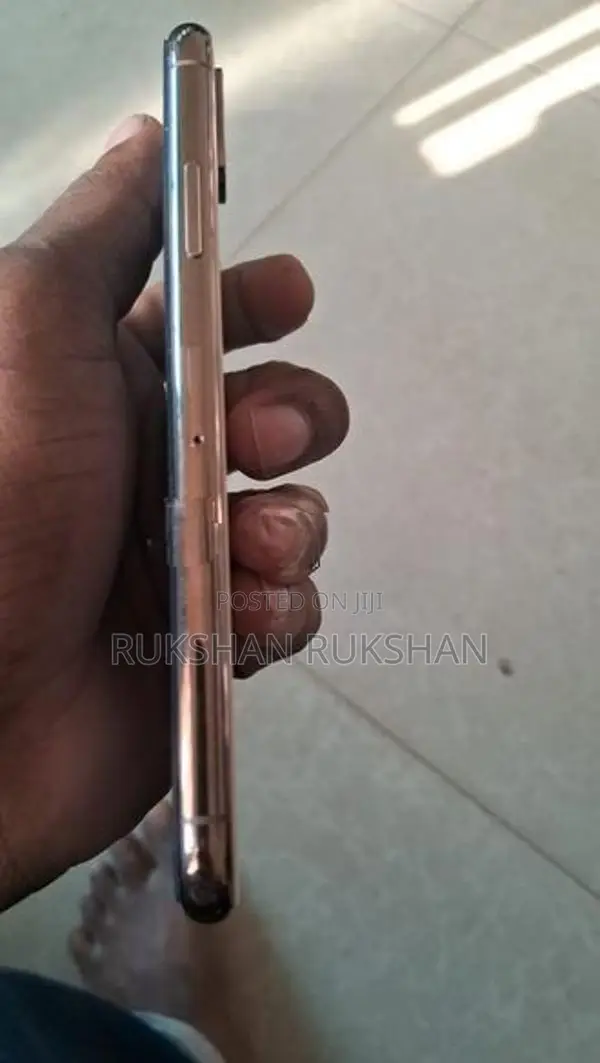 Apple iPhone XS (Used)