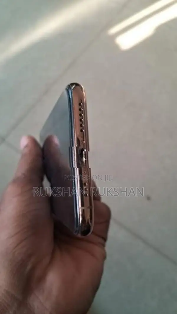 Apple iPhone XS (Used)