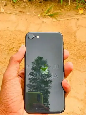 Apple iPhone SE 2 (Used)