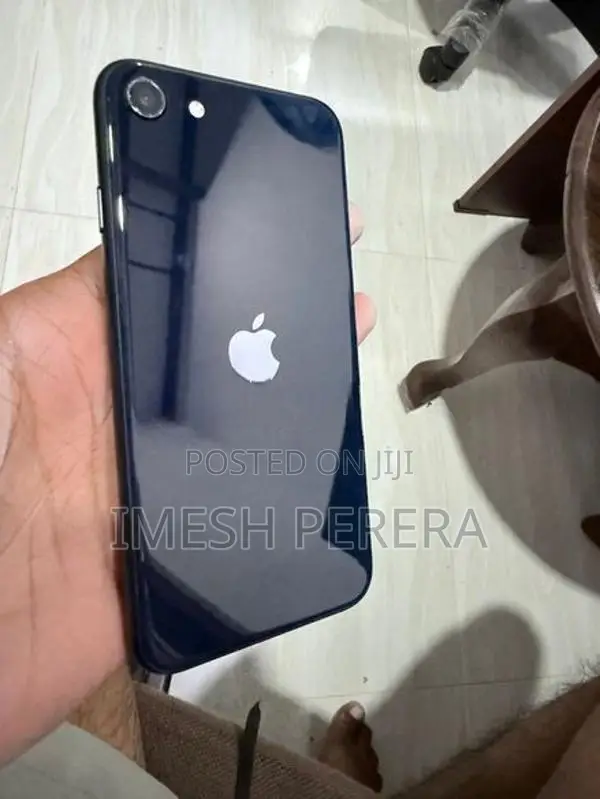 Apple iPhone SE 3 (Used)