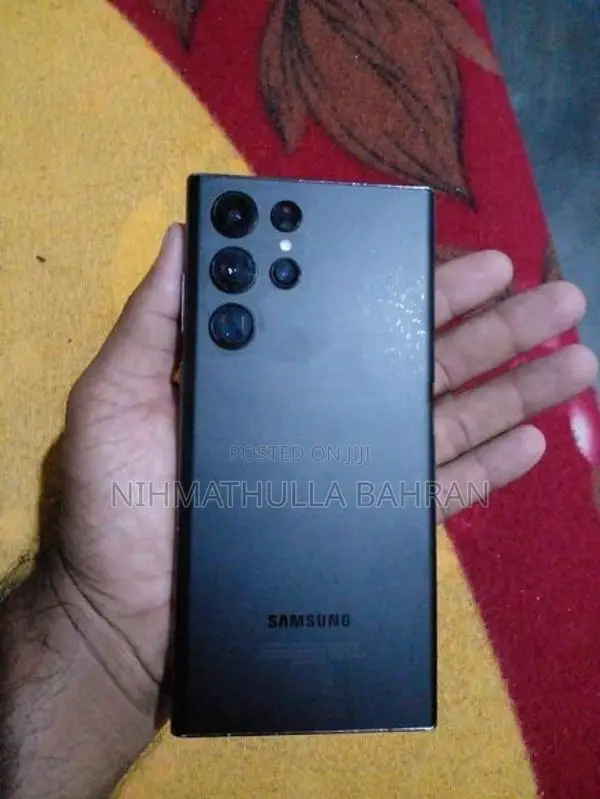 Samsung Galaxy S22 Ultra Good condition all (Used)