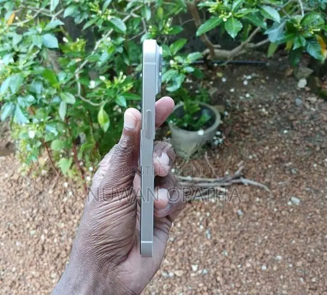 Apple iPhone 14 (Used)