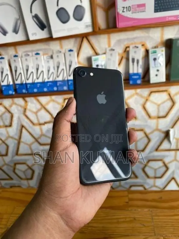Apple iPhone 8 (Used)