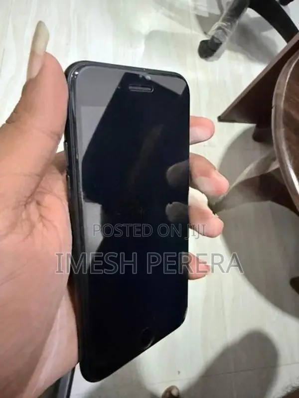 Apple iPhone SE 3 (Used)