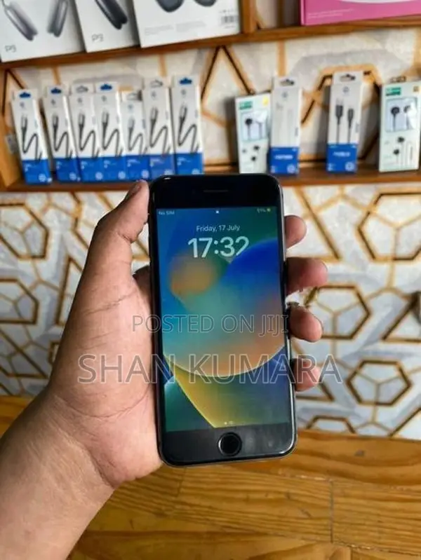 Apple iPhone 8 (Used)