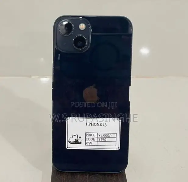 Apple iPhone 13 (Used)