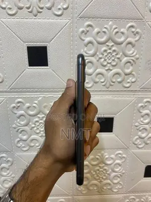 Apple iPhone 11 (Used)
