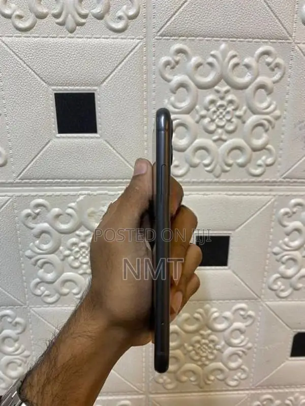 Apple iPhone 11 (Used)
