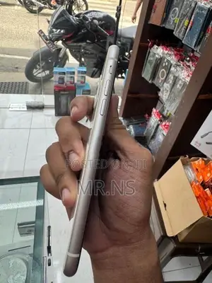Apple iPhone 11 (Used)