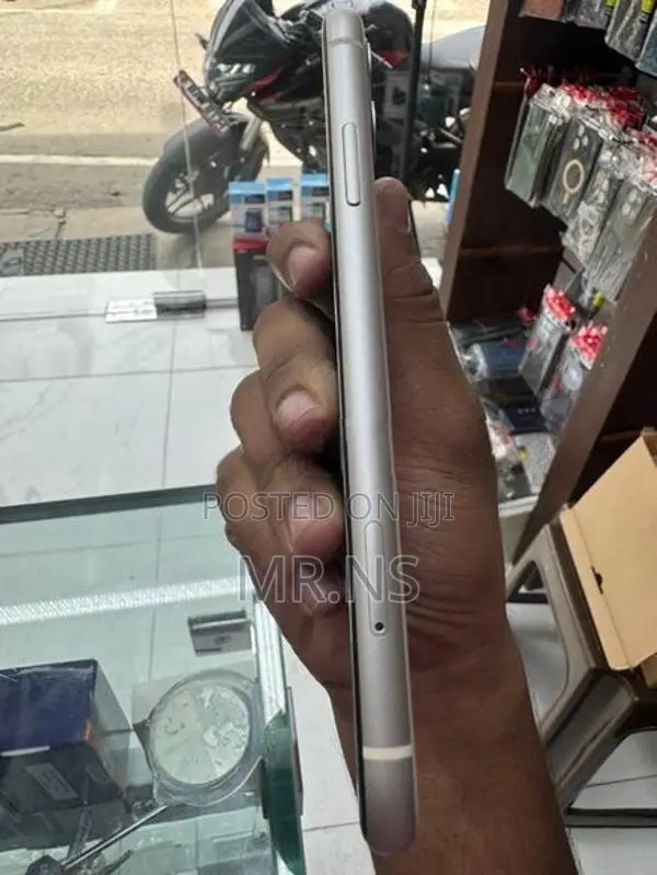 Apple iPhone 11 (Used)