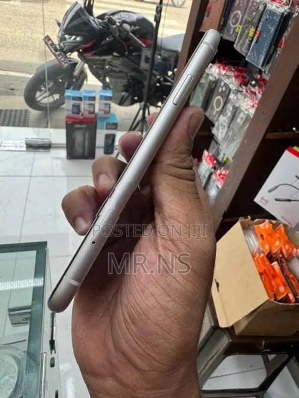 Apple iPhone 11 (Used)