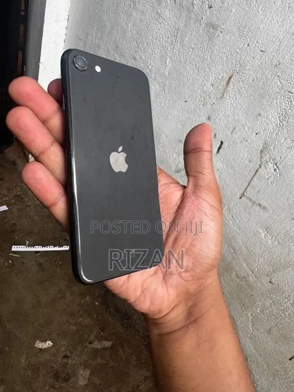 Apple iPhone SE 2 black (Used)