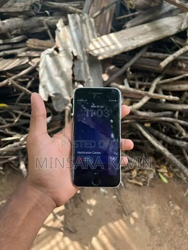 Apple iPhone SE 2 (Used)