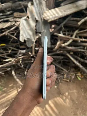 Apple iPhone SE 2 (Used)