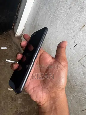 Apple iPhone SE 2 black (Used)