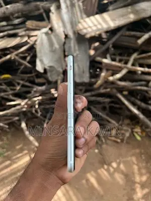 Apple iPhone SE 2 (Used)
