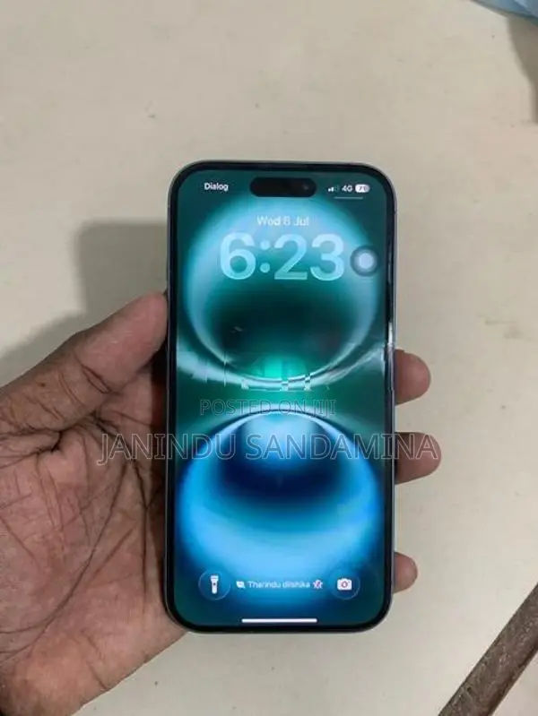 Apple iPhone 16 (Used)