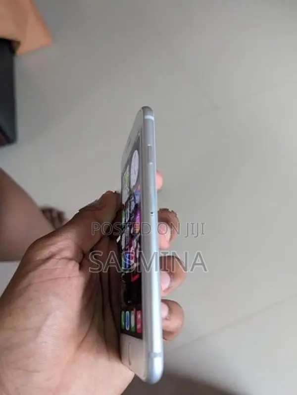 Apple iPhone 8 (Used)