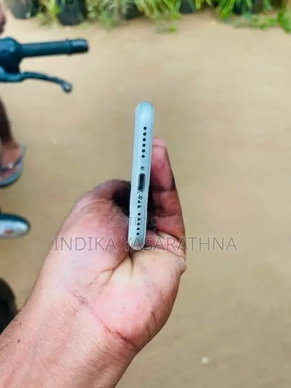 Apple iPhone 7 (Used)