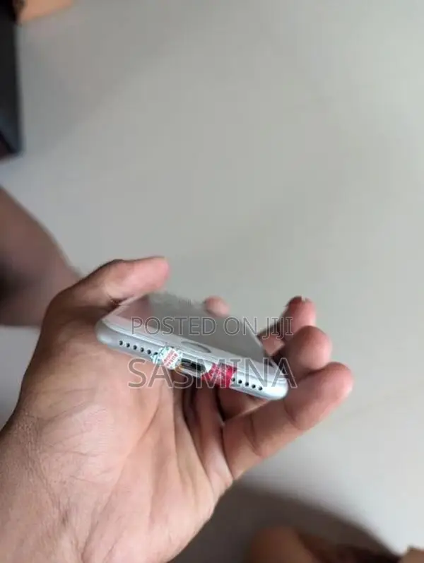 Apple iPhone 8 (Used)