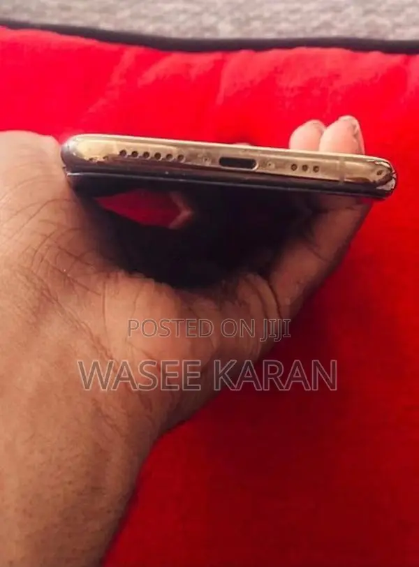Apple iPhone XS (Used)
