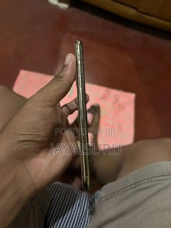 Apple iPhone 11 Pro Max Gold (Used)