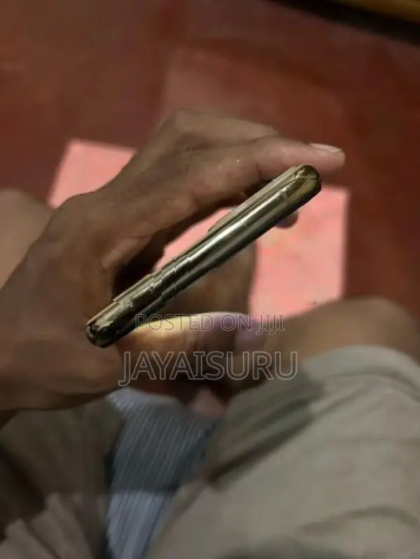 Apple iPhone 11 Pro Max Gold (Used)