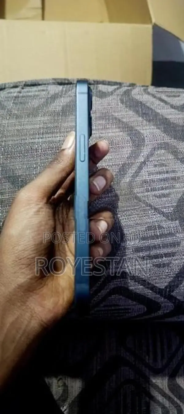 Apple iPhone 13 (Used)