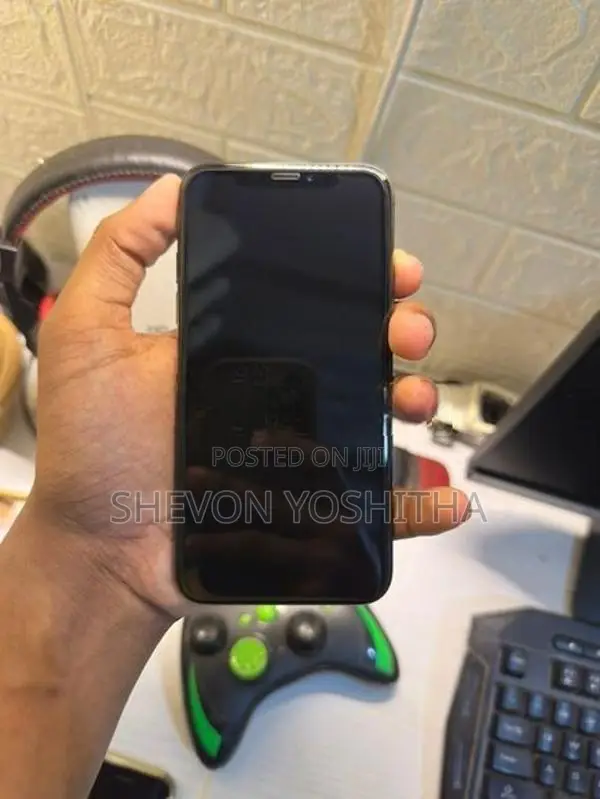Apple iPhone X (Used)