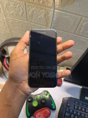 Apple iPhone 8 (Used)