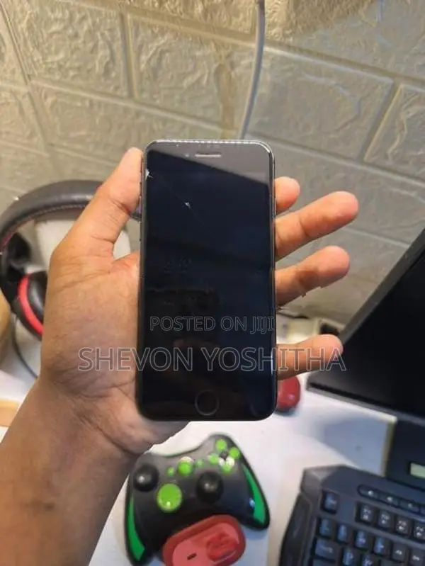 Apple iPhone 8 (Used)