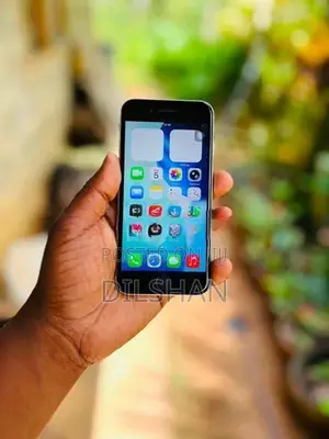 Apple iPhone SE 2 (Used)