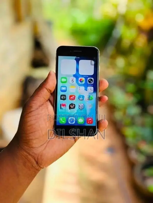 Apple iPhone SE 2 (Used)