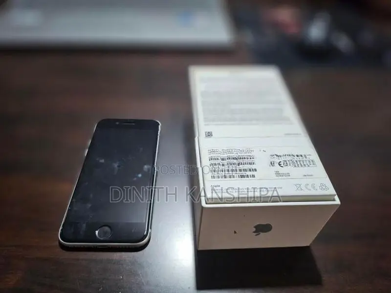 Apple iPhone SE 2 (Used)