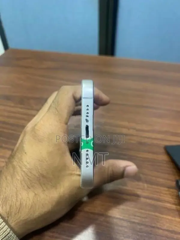 Apple iPhone 12 (Used)