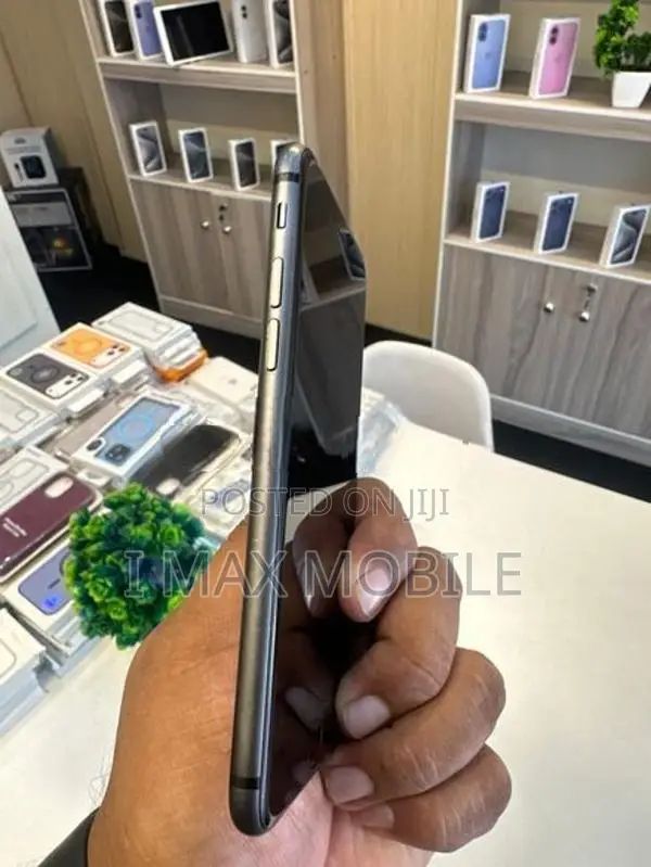 Apple iPhone 8 (Used)