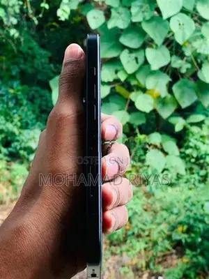 Apple iPhone 16 (Used)