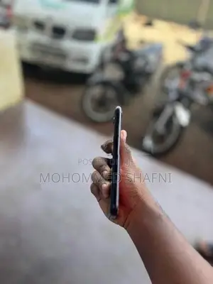 Apple iPhone XR (Used)