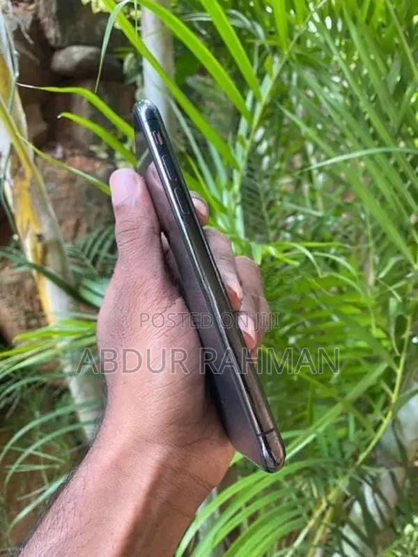 Apple iPhone XS (Used)