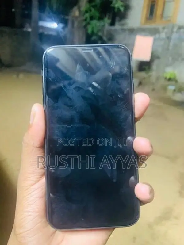 Apple iPhone 11 128GB (Used)