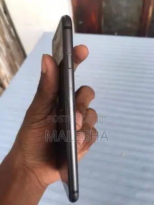 Apple iPhone 8 (Used)