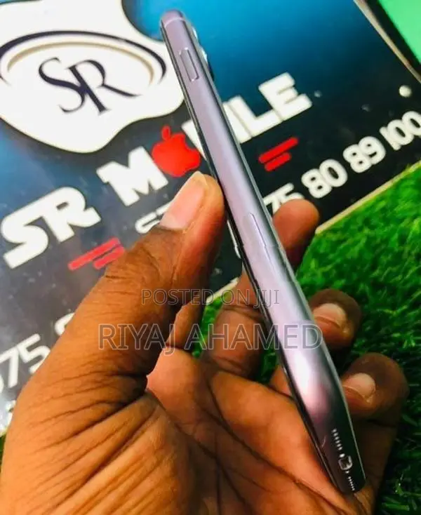 Apple iPhone 11 (Used)