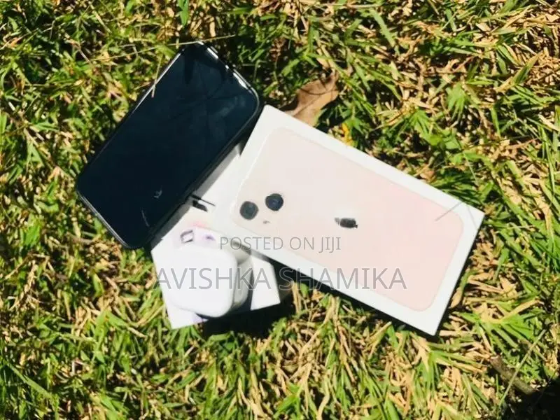 Apple iPhone 13 (Used)