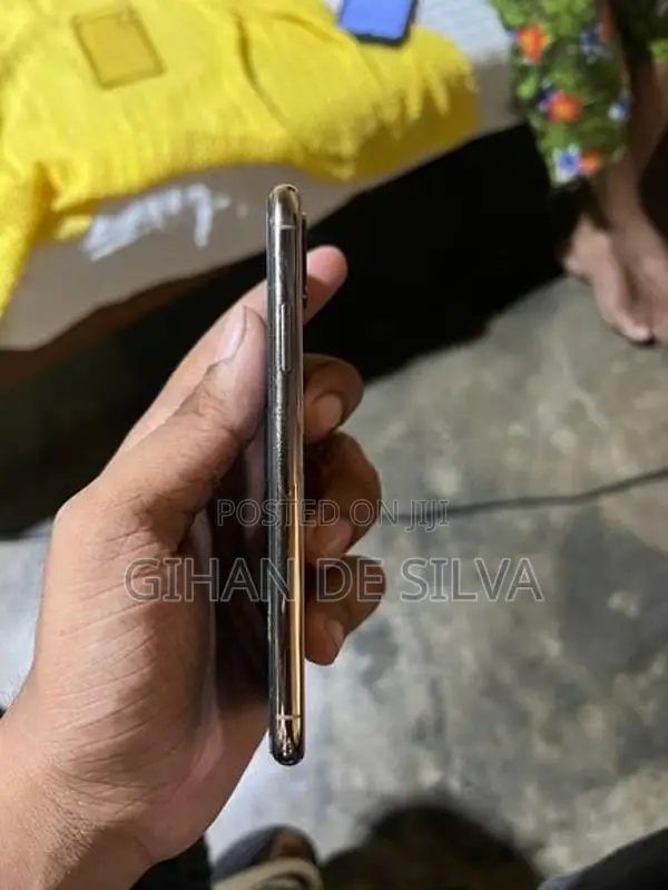 Apple iPhone XS (Used)