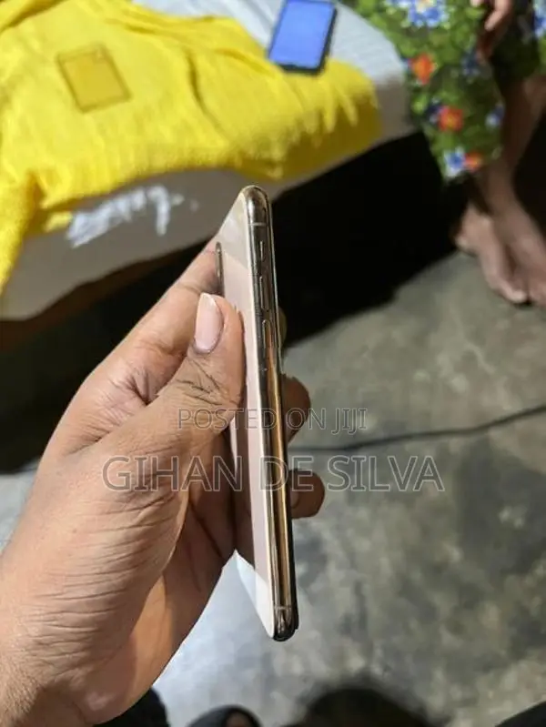 Apple iPhone XS (Used)