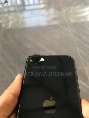 Apple iPhone SE 2 (Used)