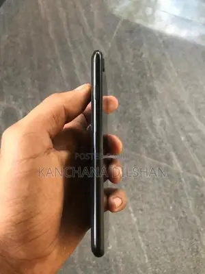 Apple iPhone SE 2 (Used)
