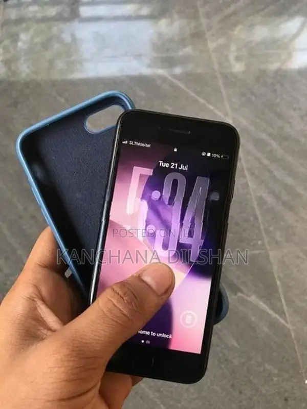 Apple iPhone SE 2 (Used)