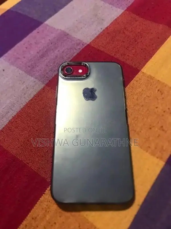Apple iPhone SE 2 Red (Used)